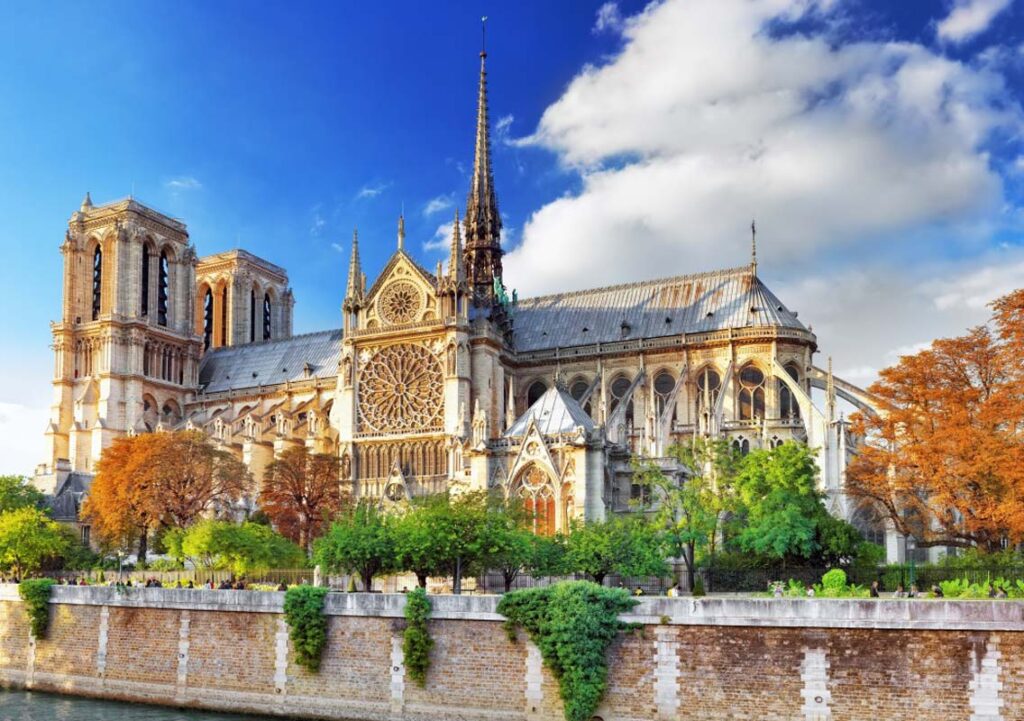 Bluebird Puslespil – Notre-Dame Katedralen i Paris 2000 brikker